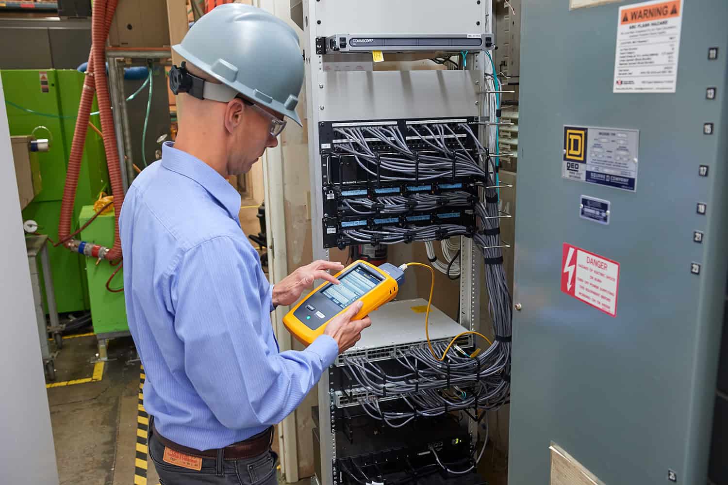Fluke Networks DSX in hand